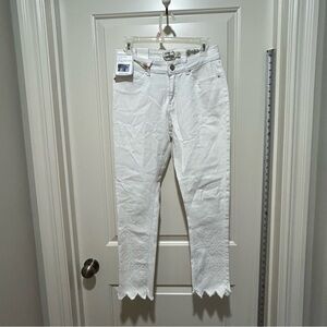 Indigo Rein Women's size 9/28 NWT mid rise ankle jeans. Decorative designed legs